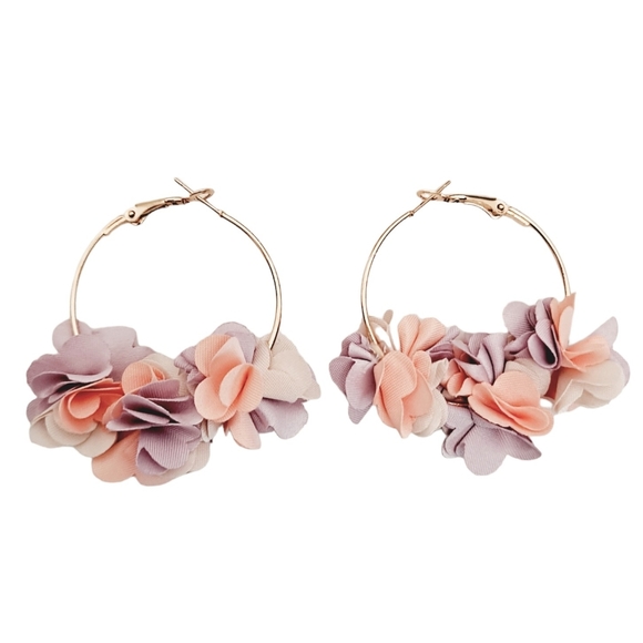 💖 2/$30 Gold tone floral Hoop pink fabric pastel Petals big Earrings - Picture 4 of 16